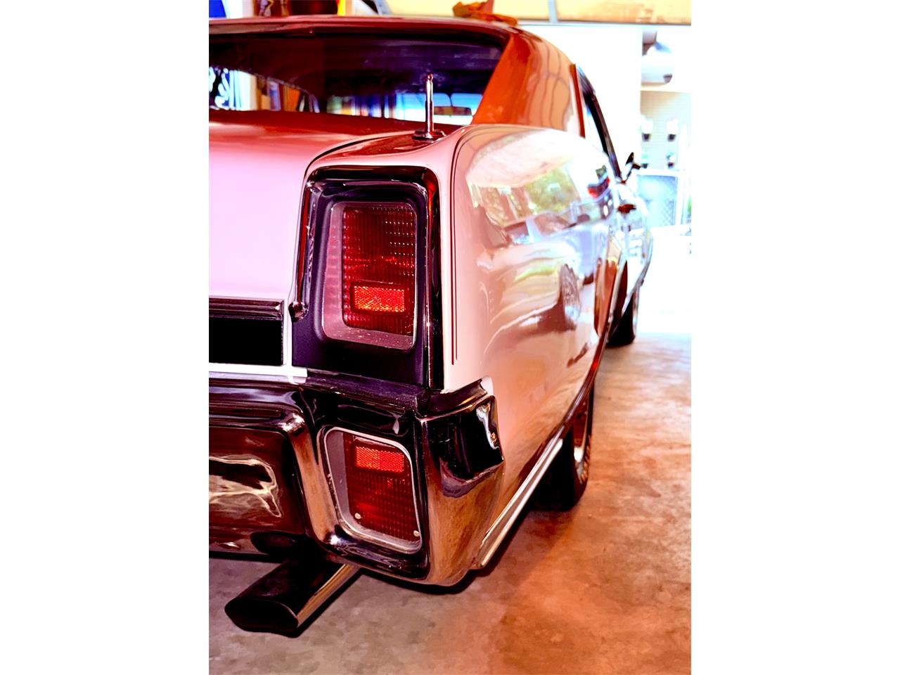 Oldsmobile-442-1967-White-Red-4