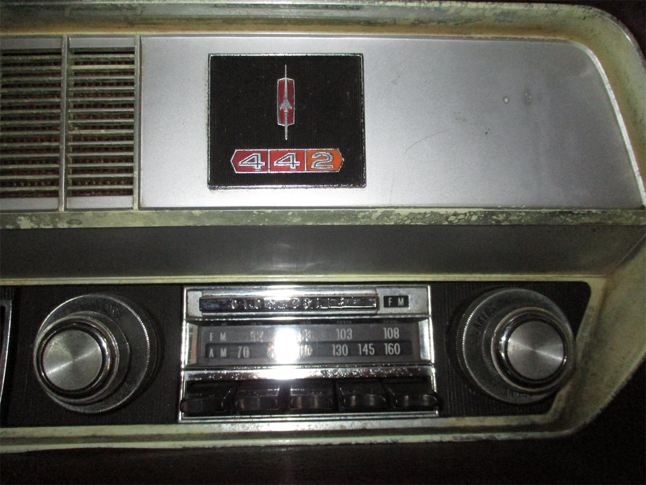 Oldsmobile-442-1967-white-red-11