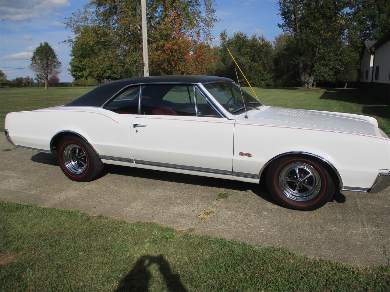 Oldsmobile-442-1967-white-red-2