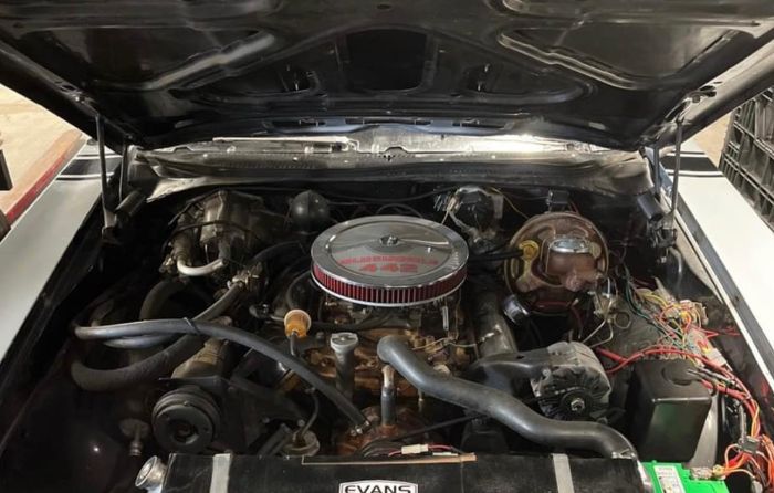 Oldsmobile-442-1968-Silver-Black-4