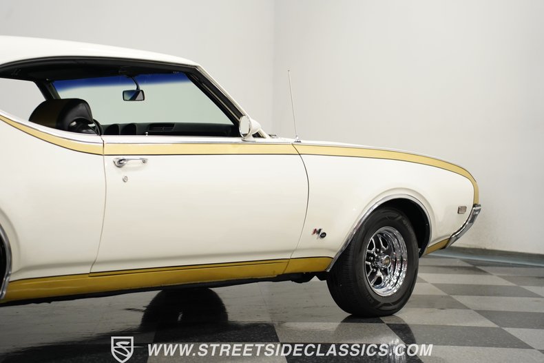 Oldsmobile-442-1969-White-Black-30