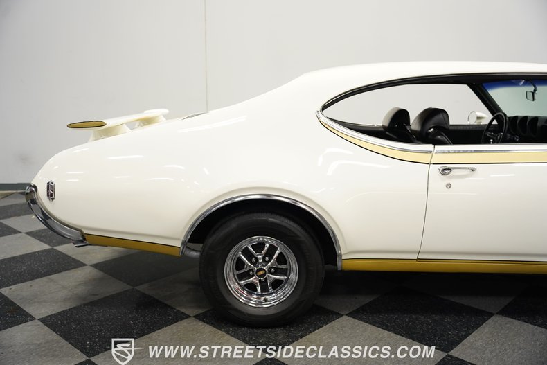 Oldsmobile-442-1969-White-Black-31
