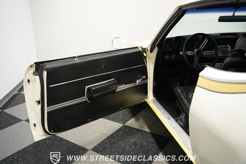 Oldsmobile-442-1969-White-Black-37