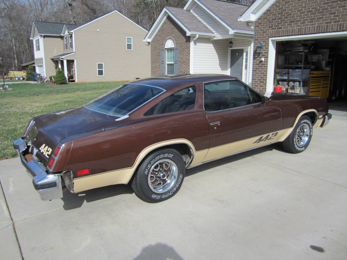 Oldsmobile-442-1977-brown-1