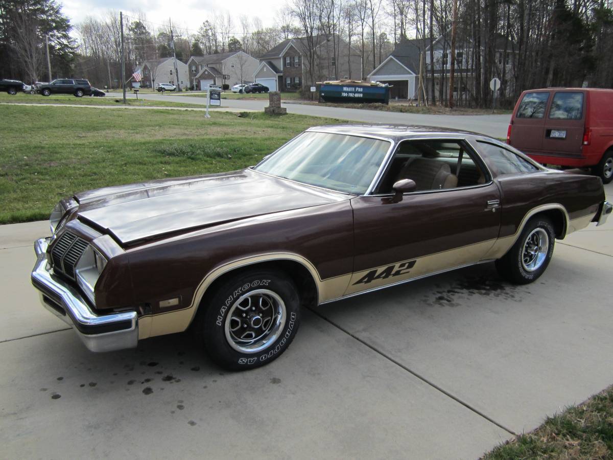 Oldsmobile-442-1977-brown-12
