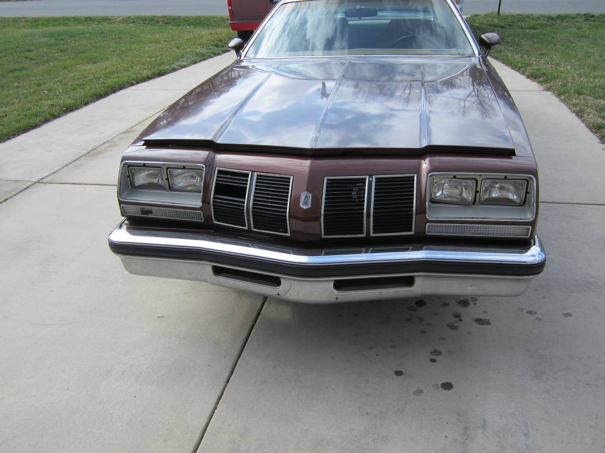 Oldsmobile-442-1977-brown-13