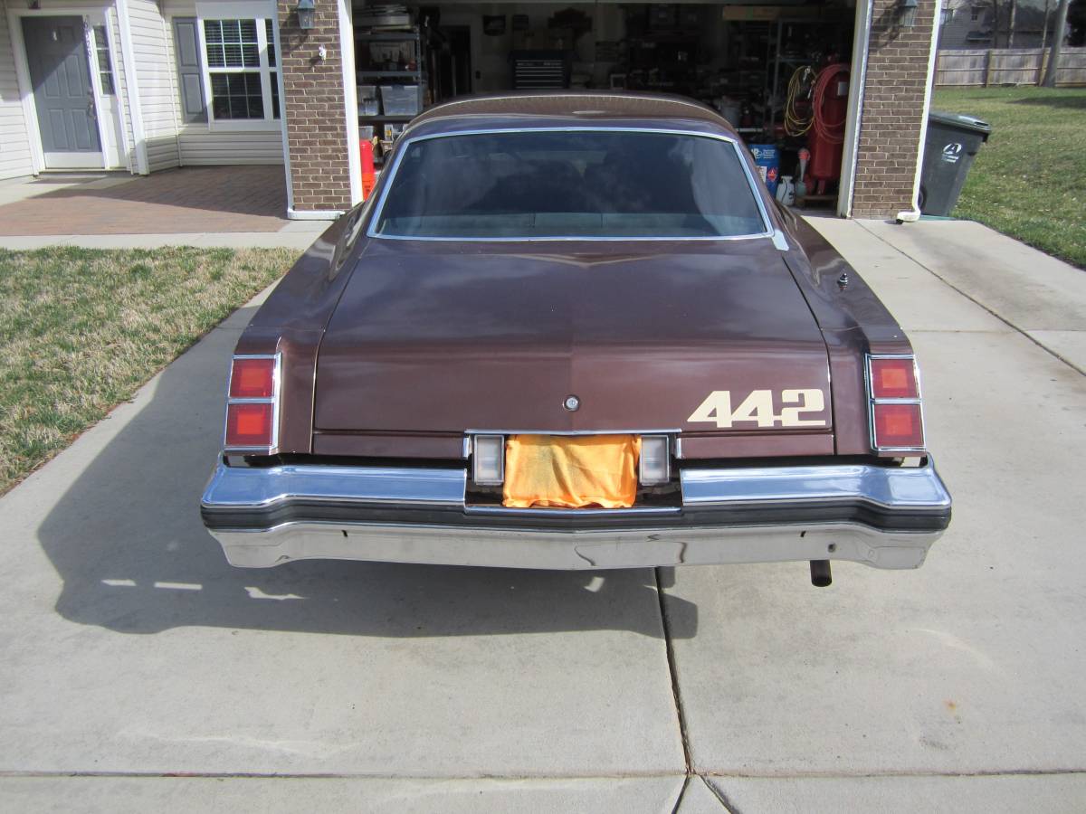Oldsmobile-442-1977-brown-2