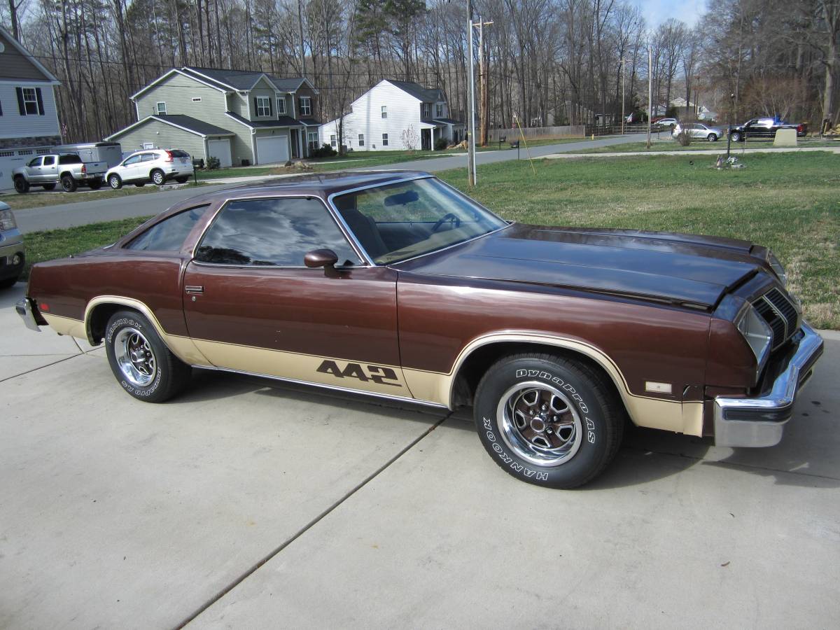 Oldsmobile-442-1977-brown