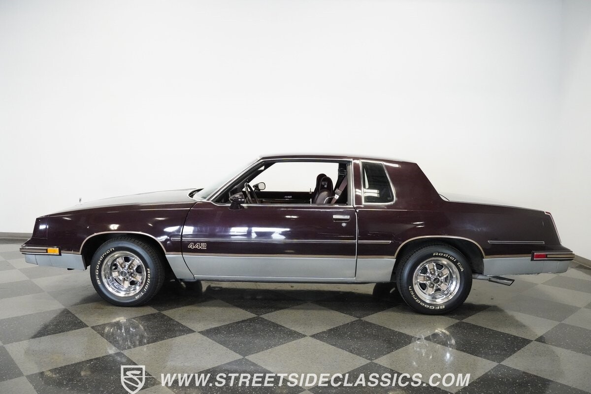 Oldsmobile-442-1986-Coupe-10