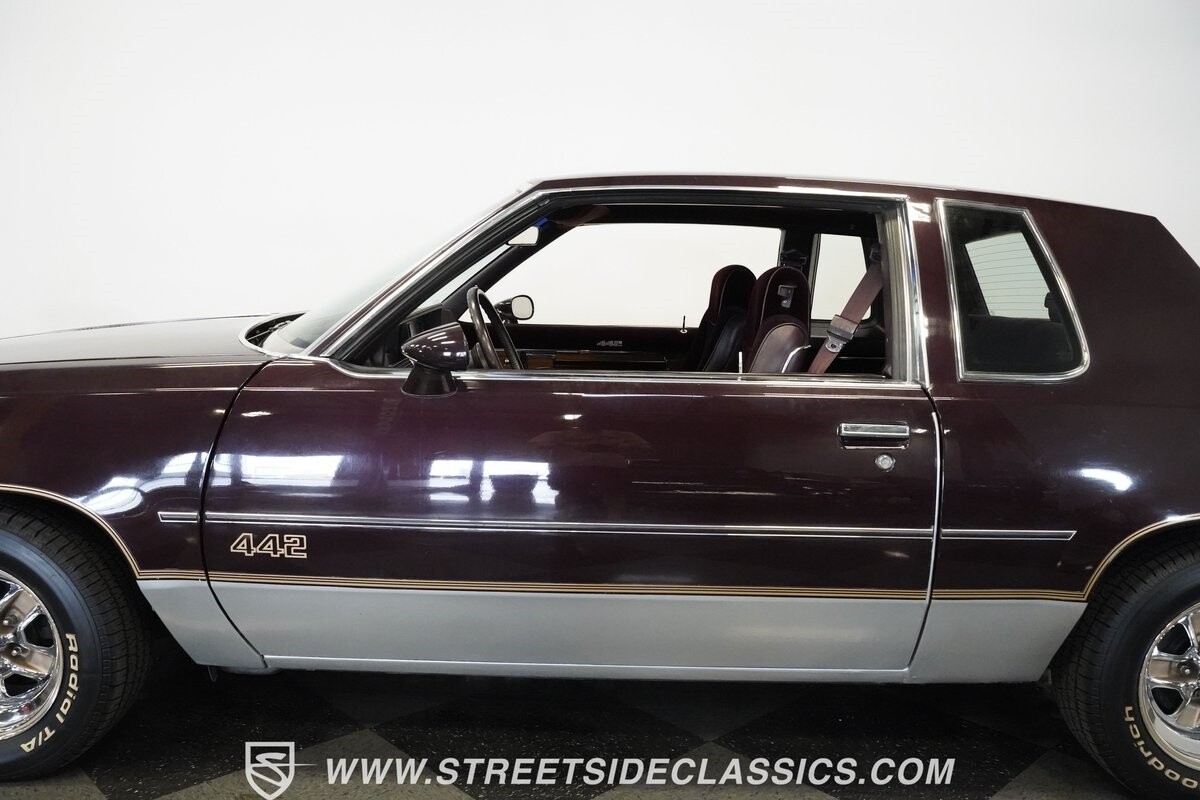 Oldsmobile-442-1986-Coupe-15