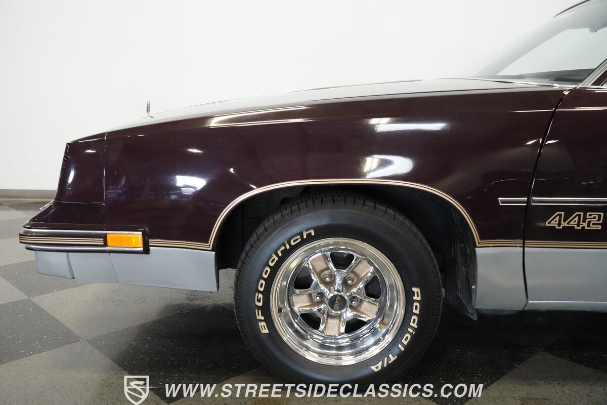 Oldsmobile-442-1986-Coupe-16