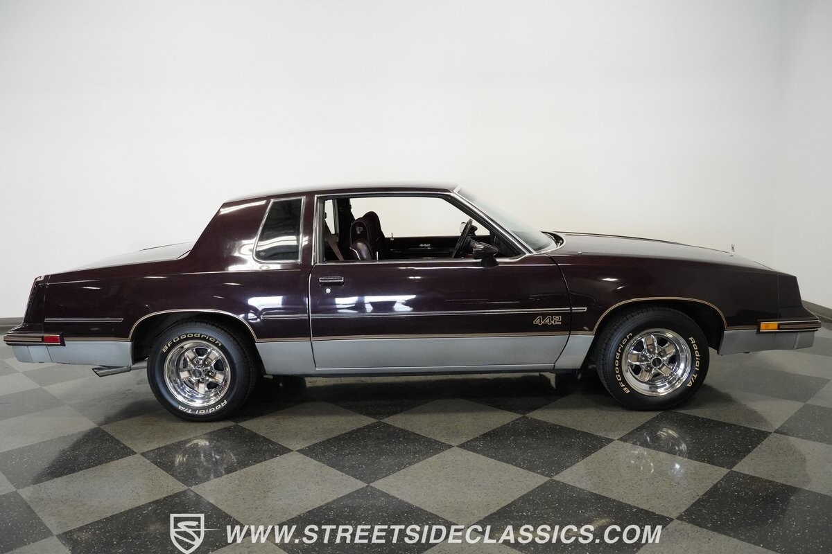 Oldsmobile-442-1986-Coupe-30