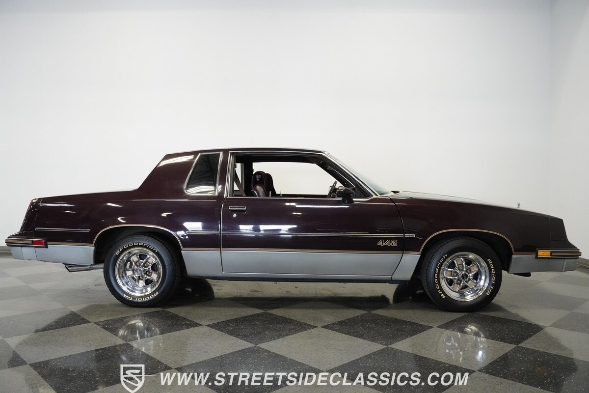 Oldsmobile-442-1986-Coupe-31