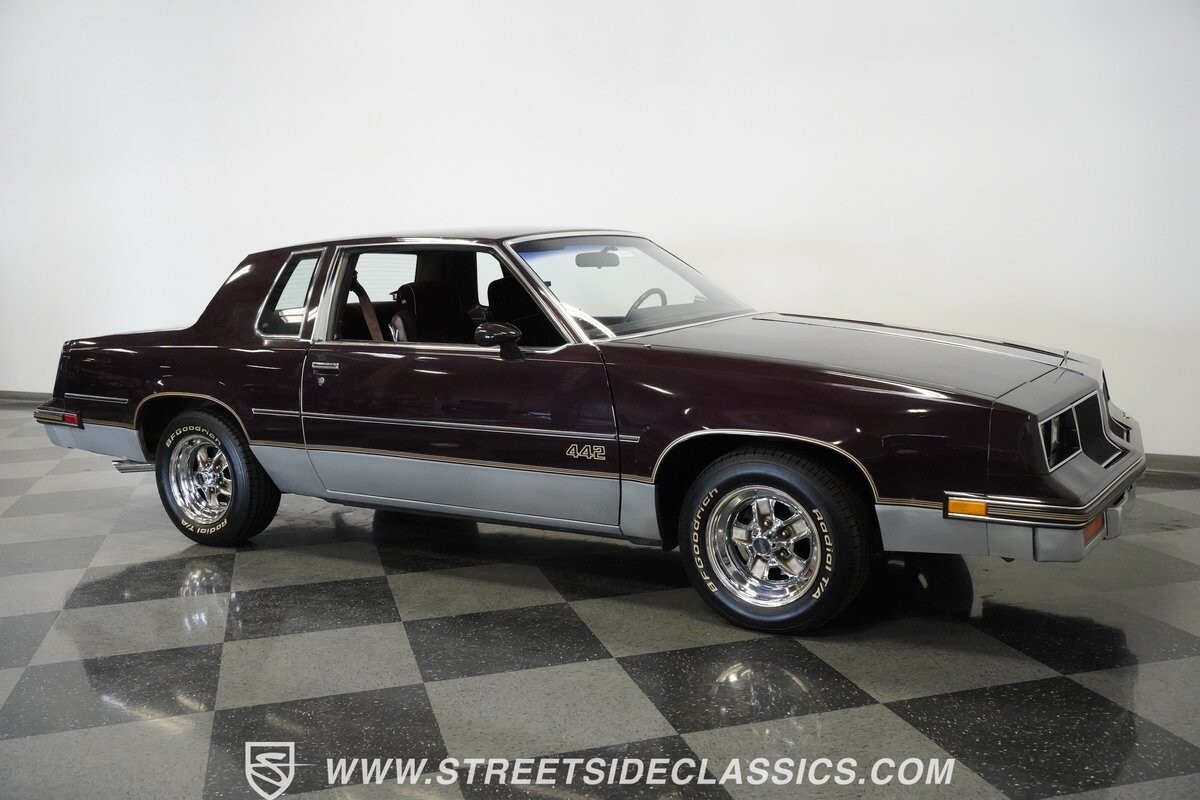 Oldsmobile-442-1986-Coupe-32