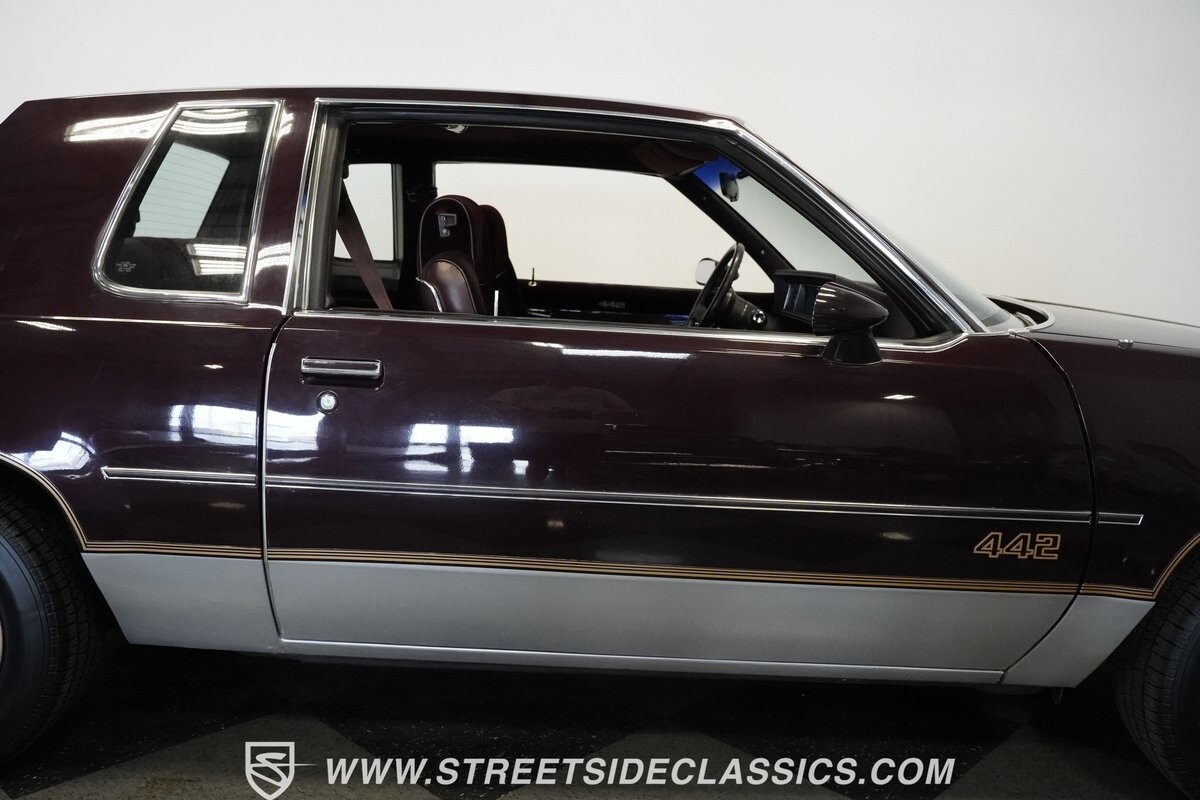 Oldsmobile-442-1986-Coupe-36