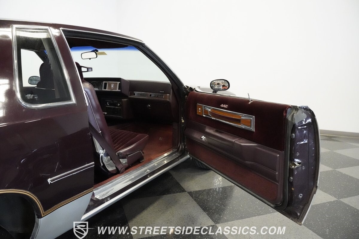 Oldsmobile-442-1986-Coupe-39