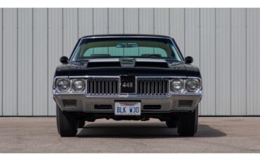 Oldsmobile-442-w-30-1970-BLACK-WHITE-STRIPES-PEARL-LIGHT-1