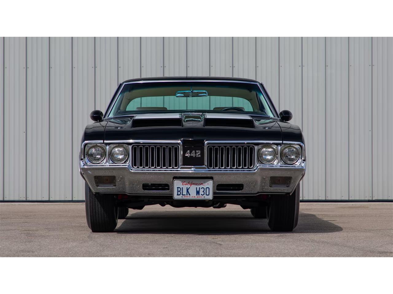 Oldsmobile-442-w-30-1970-BLACK-WHITE-STRIPES-PEARL-LIGHT-1