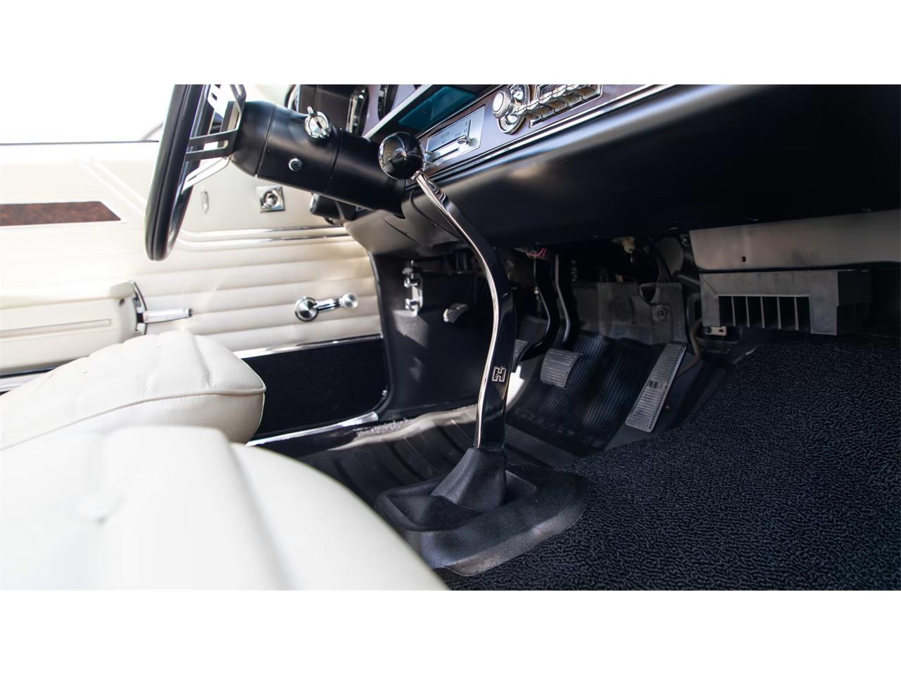 Oldsmobile-442-w-30-1970-BLACK-WHITE-STRIPES-PEARL-LIGHT-11