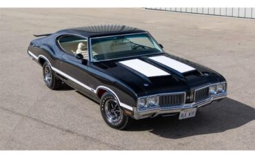 Oldsmobile-442-w-30-1970-BLACK-WHITE-STRIPES-PEARL-LIGHT-2