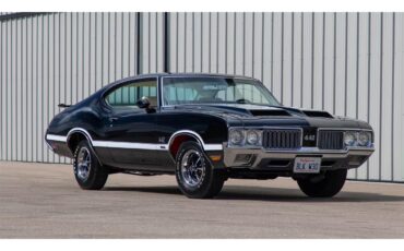 Oldsmobile-442-w-30-1970-BLACK-WHITE-STRIPES-PEARL-LIGHT-3