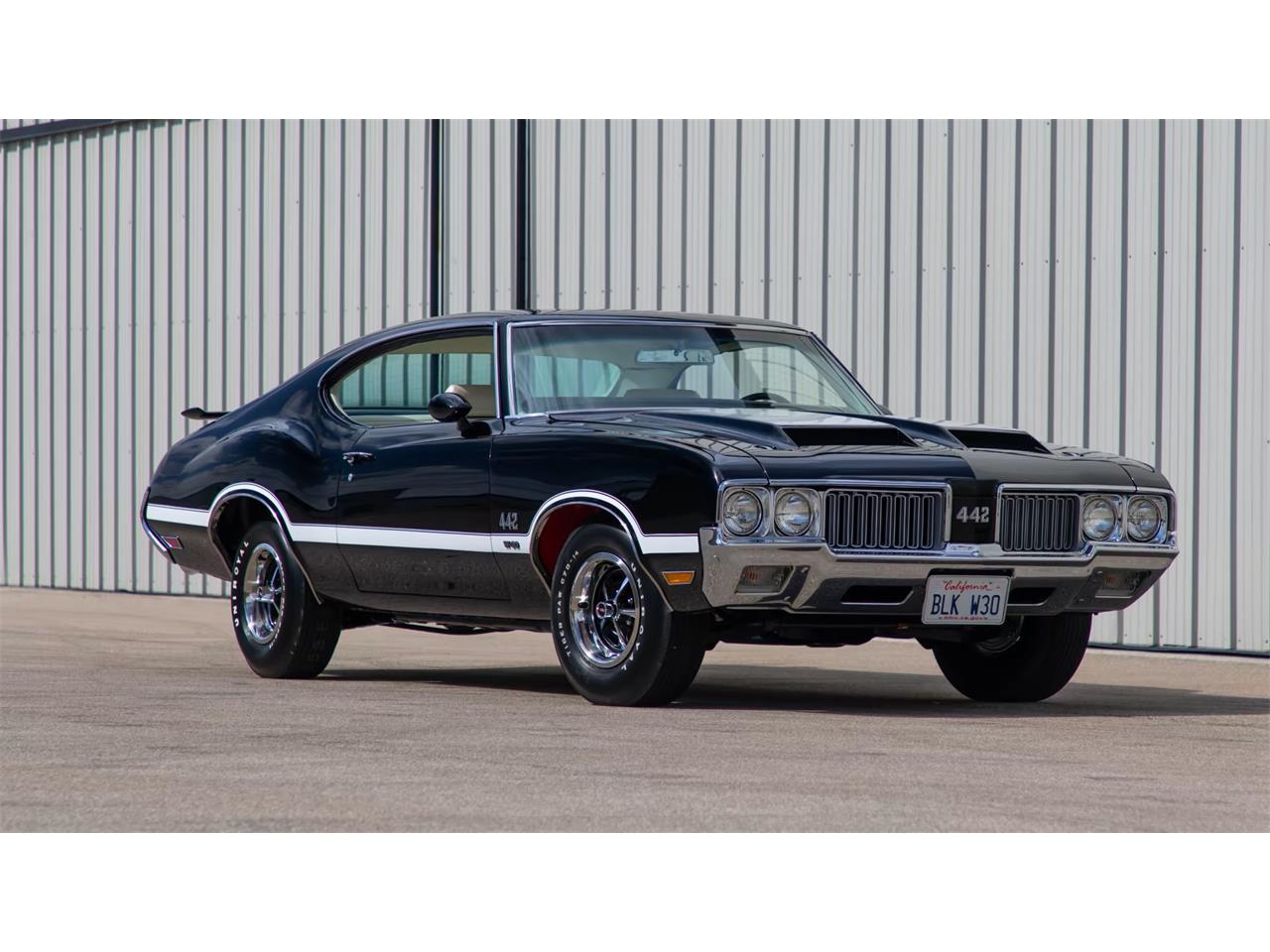 Oldsmobile-442-w-30-1970-BLACK-WHITE-STRIPES-PEARL-LIGHT-3