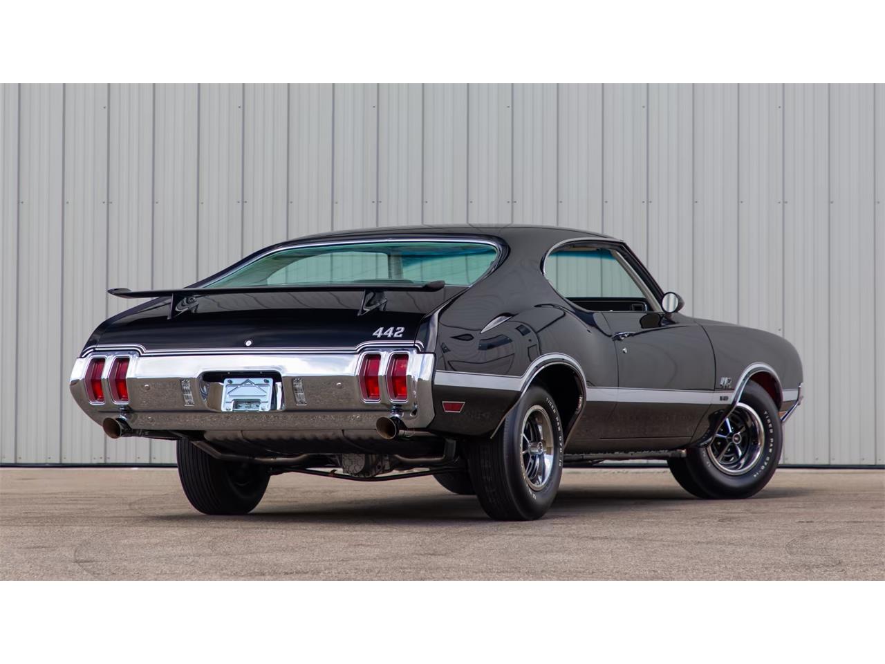 Oldsmobile-442-w-30-1970-BLACK-WHITE-STRIPES-PEARL-LIGHT-5