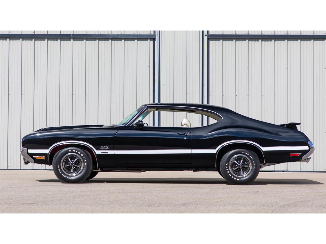 Oldsmobile-442-w-30-1970-BLACK-WHITE-STRIPES-PEARL-LIGHT-6