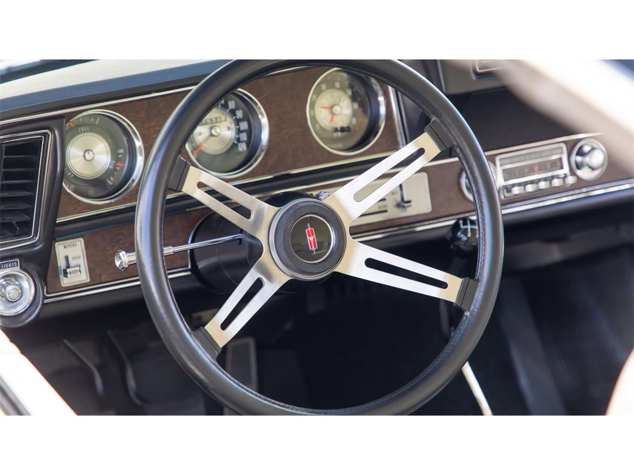 Oldsmobile-442-w-30-1970-BLACK-WHITE-STRIPES-PEARL-LIGHT-8