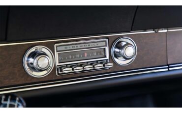 Oldsmobile-442-w-30-1970-BLACK-WHITE-STRIPES-PEARL-LIGHT-9