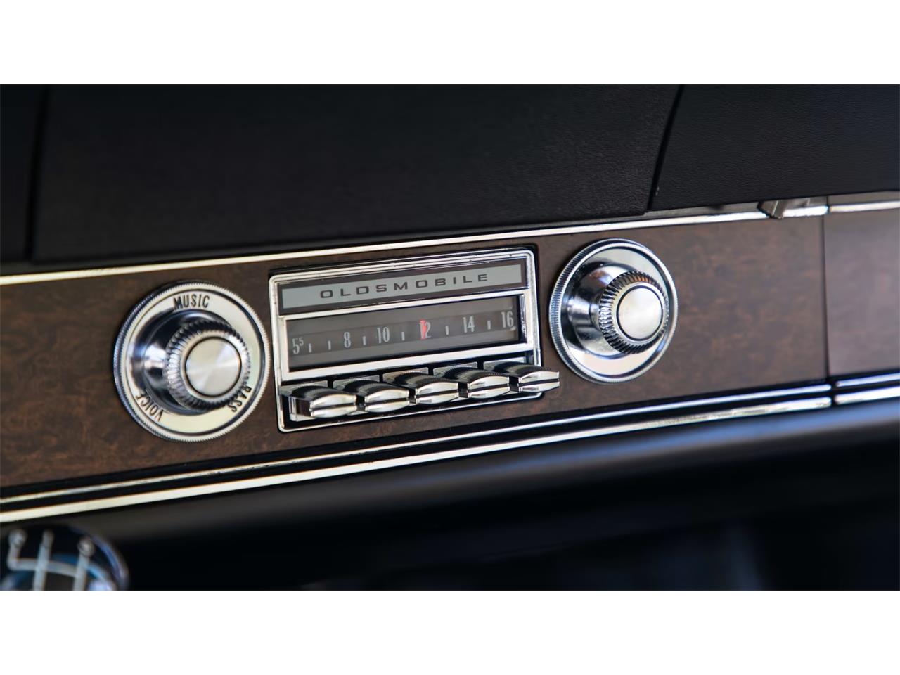 Oldsmobile-442-w-30-1970-BLACK-WHITE-STRIPES-PEARL-LIGHT-9