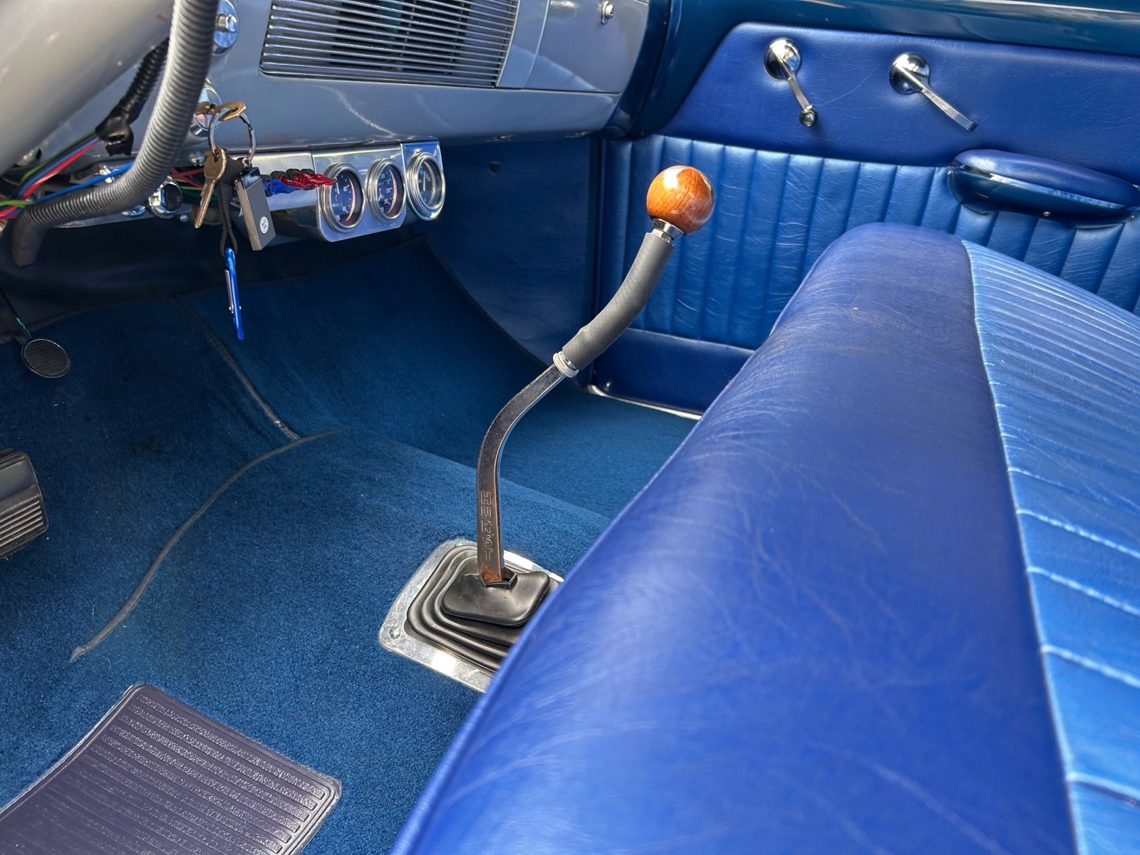 Oldsmobile-76-1949-36