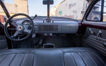 Oldsmobile-76-1949-Maroon-Grey-2