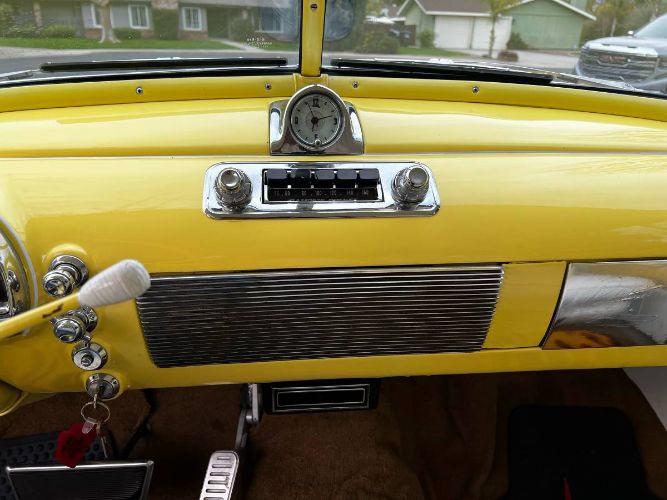 Oldsmobile-88-1949-Custom-Yellow-11