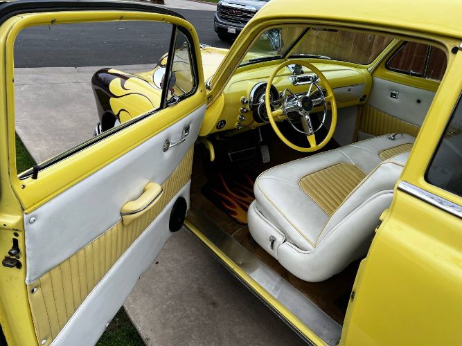 Oldsmobile-88-1949-Custom-Yellow-13