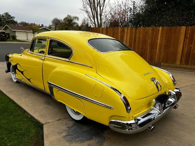 Oldsmobile-88-1949-Custom-Yellow-20