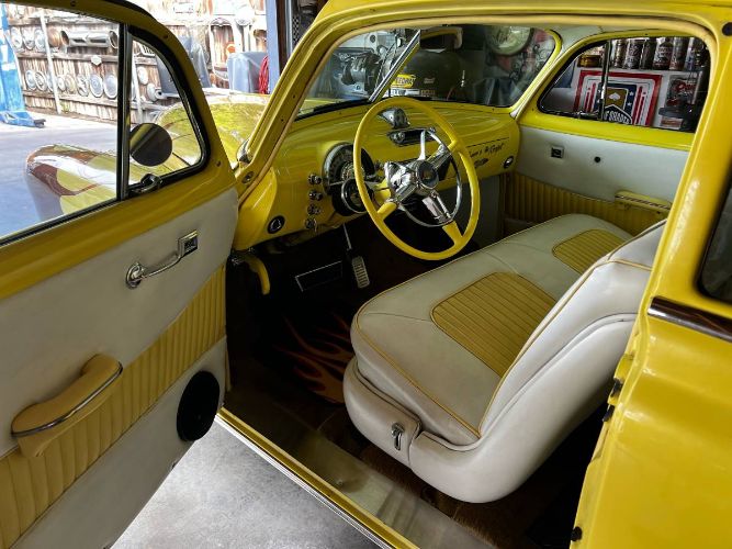 Oldsmobile-88-1949-Custom-Yellow-3