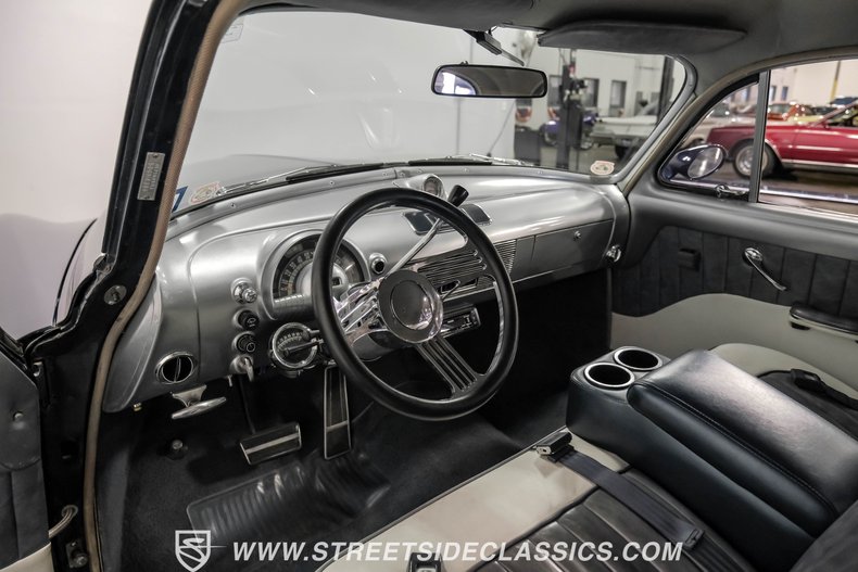 Oldsmobile-88-1950-Dark-Blue-White-1