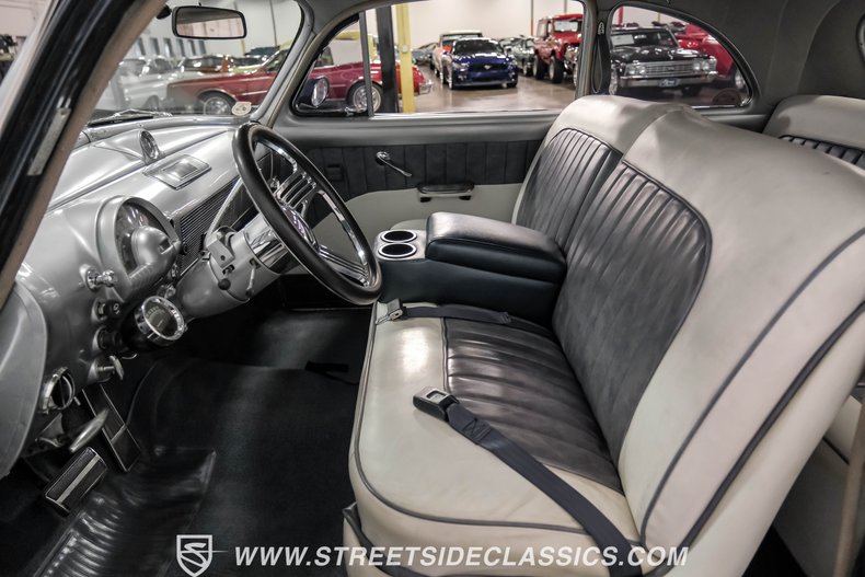 Oldsmobile-88-1950-Dark-Blue-White-14