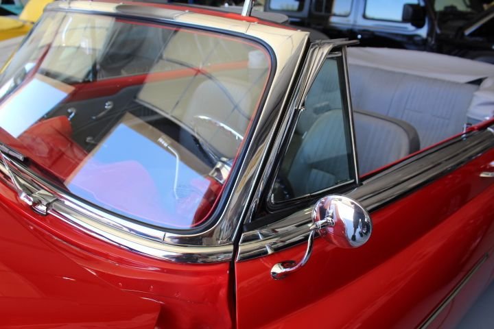 Oldsmobile-88-1951-red-gray-13