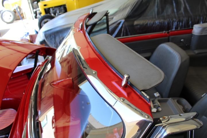 Oldsmobile-88-1951-red-gray-14