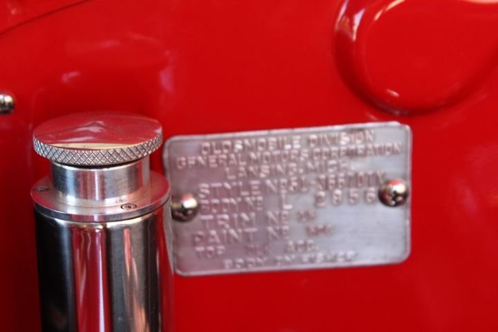 Oldsmobile-88-1951-red-gray-15