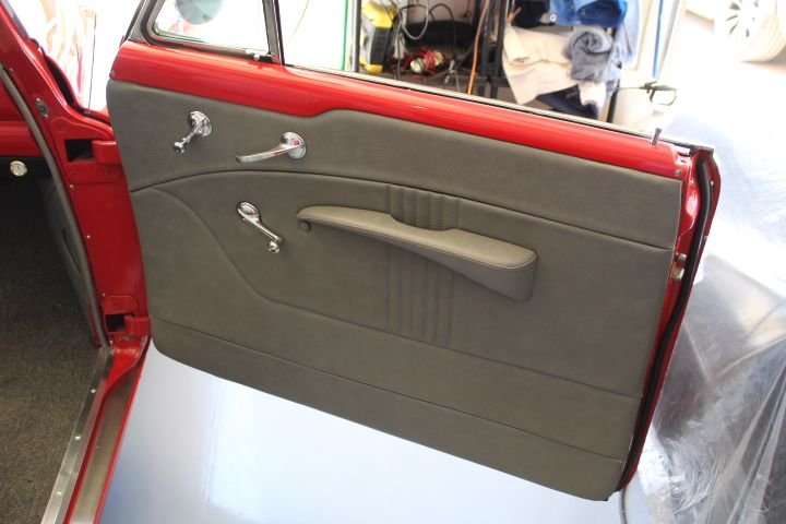 Oldsmobile-88-1951-red-gray-25