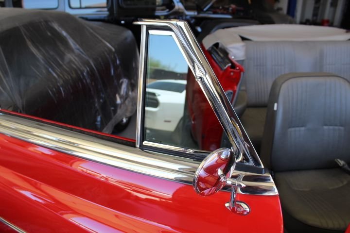Oldsmobile-88-1951-red-gray-38