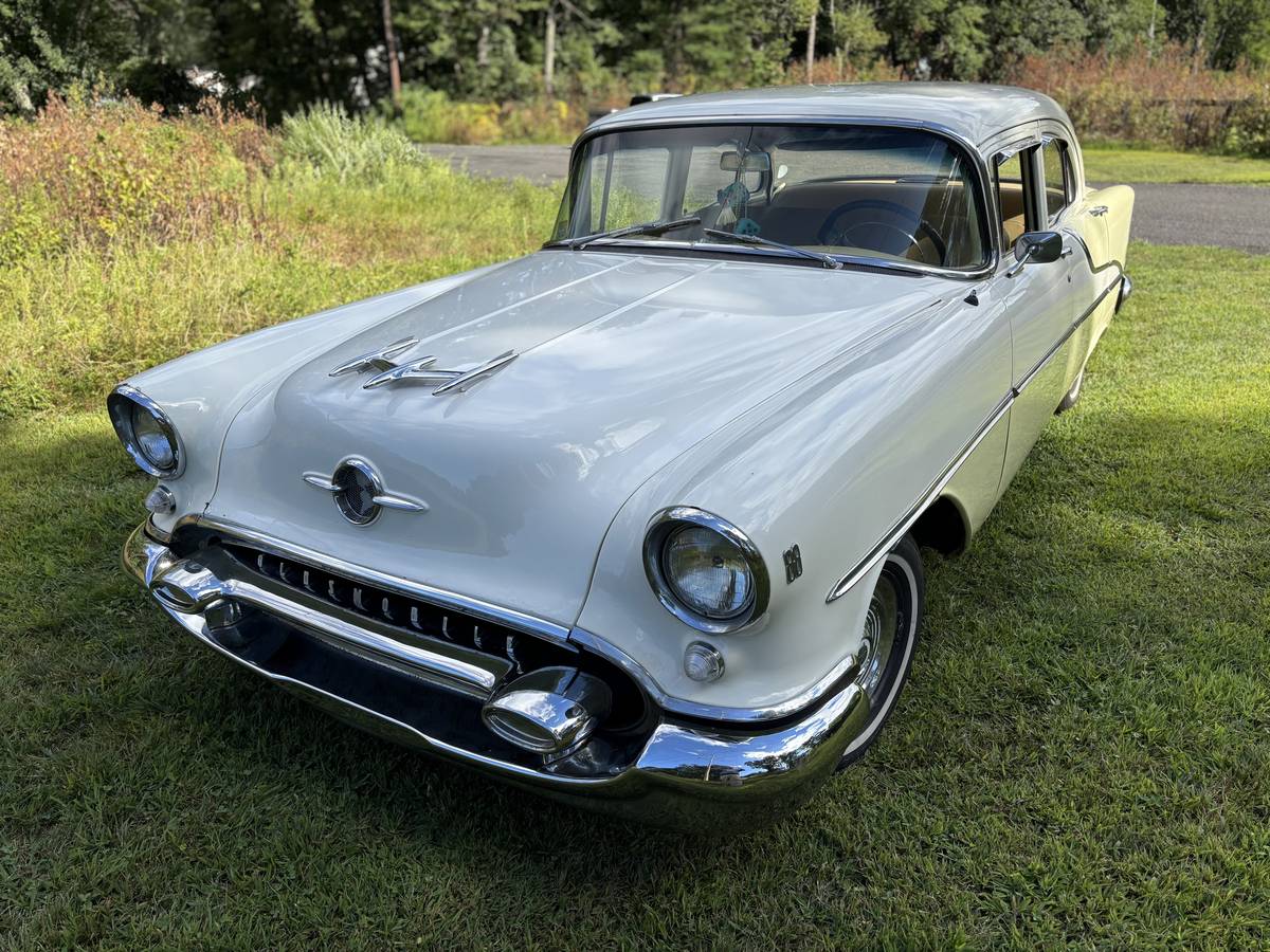 Oldsmobile-88-1955-yellow-10