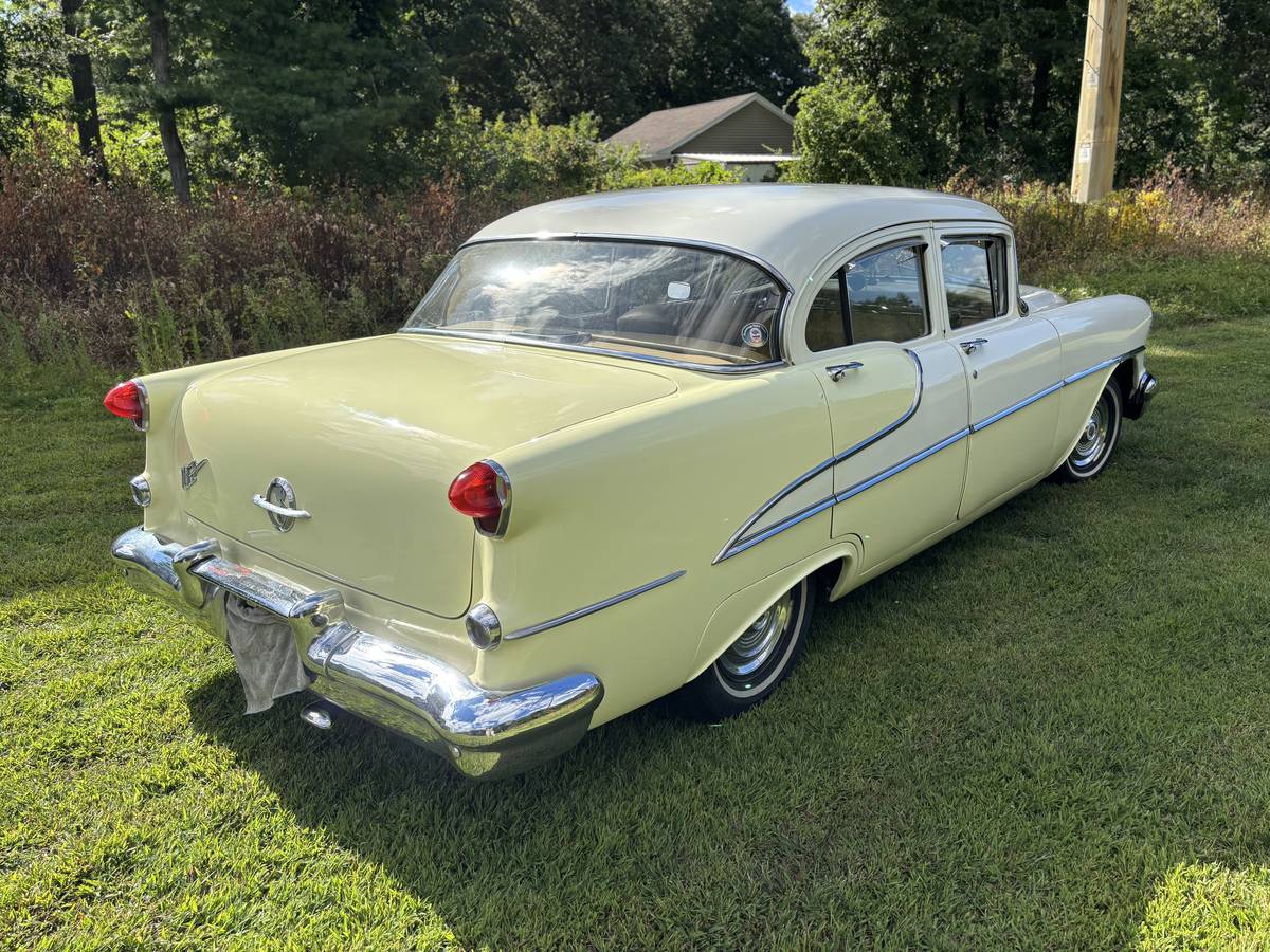 Oldsmobile-88-1955-yellow-9