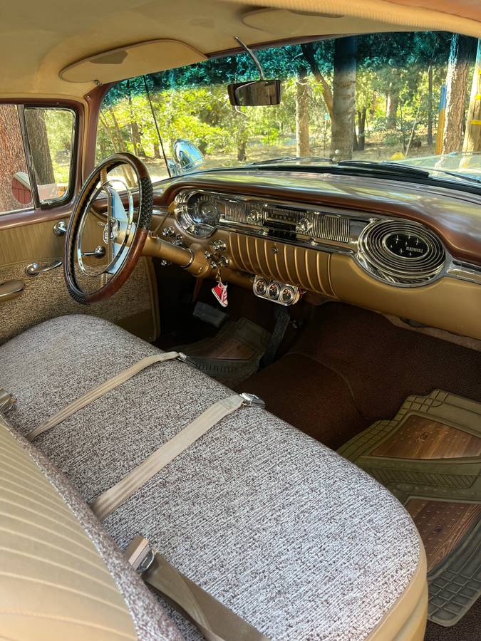 Oldsmobile-88-1956-white-12