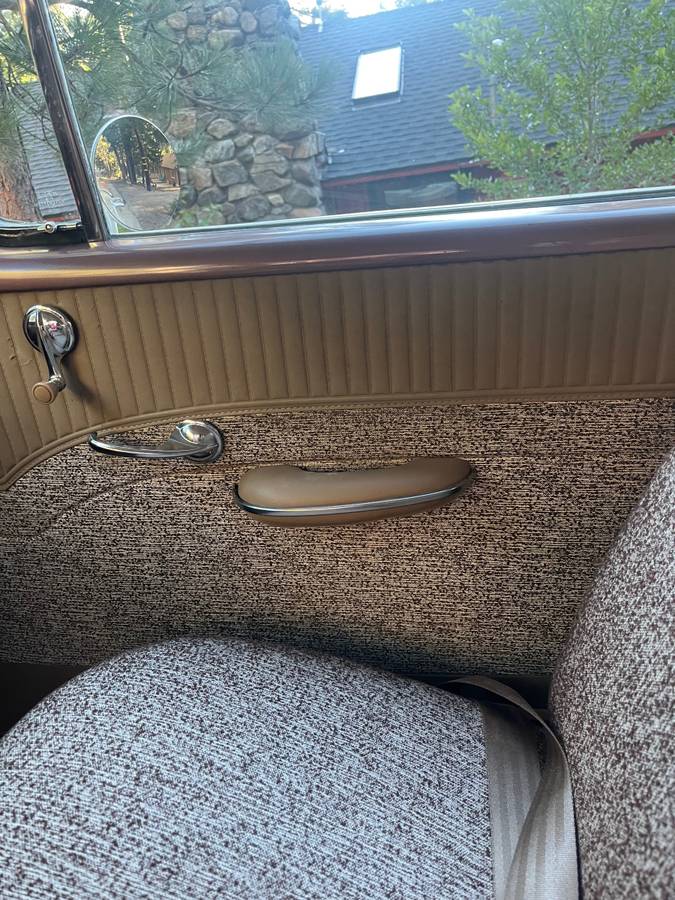 Oldsmobile-88-1956-white-18