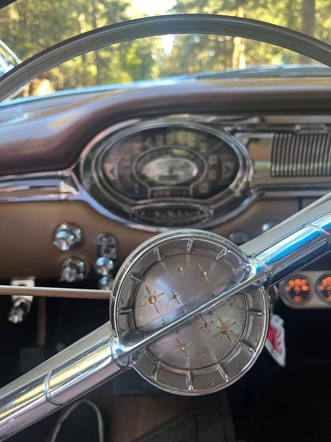 Oldsmobile-88-1956-white-18
