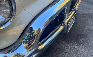Oldsmobile-88-1956-white-21